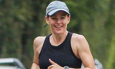 Jennifer Garner and boyfriend and John Miller are all smiles working out together: See pics - us.hola.com - Los Angeles - California