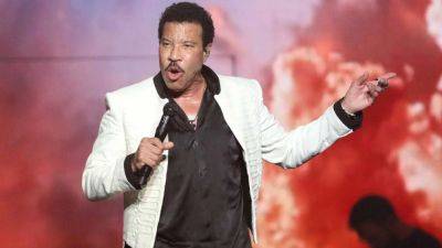 Lionel Richie Delivers On-Stage Apology After Canceling Previous Concert 1 Hour After Showtime - www.etonline.com - New York