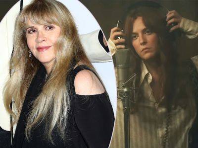 Stevie Nicks Had A 'Very Emotional' Reaction To Watching Fleetwood Mac-Inspired Daisy Jones & The Six! - perezhilton.com - USA - county Story