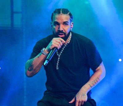 Drake Gifts A Birkin Bag To Fan During L.A. Show - etcanada.com - Los Angeles - city Inglewood