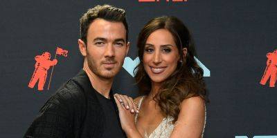 Kevin & Danielle Jonas Talk Having Another Baby, Reveal What Jonas Brothers' Group Chat is Like - www.justjared.com