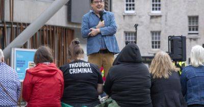 Graham Linehan performs outside Scottish Parliament after two venues cancel his show - www.dailyrecord.co.uk - Scotland