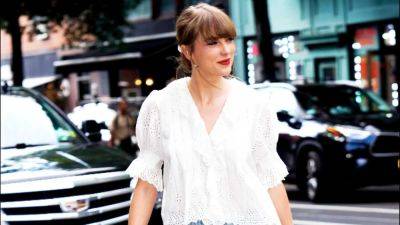 Take a Tour of Taylor Swift's Famed Cornelia Street Townhouse (Exclusive) - www.etonline.com - New York
