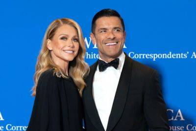 Kelly Ripa Recalls Making ‘Eye Contact’ When 8-Year-Old Daughter Walked In On Sexytime With Mark Consuelos - etcanada.com - France - Italy
