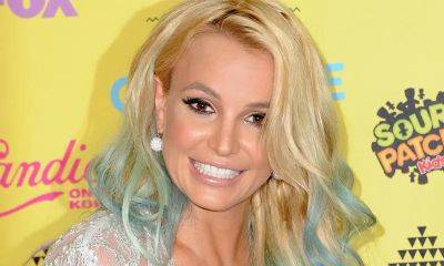 Britney Spears enjoys night with friends after opening up about divorce - us.hola.com - Los Angeles
