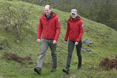 Prince William & Kate Middleton Appear On Cover Of ‘Mountain Rescue’ Magazine - etcanada.com - Britain