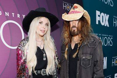 Billy Ray Cyrus And Fiancée Firerose Make First Red Carpet Appearance At 2023 ACM Honors - etcanada.com - Australia - California - Montana - Tennessee - county Ray