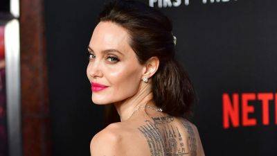 Angelina Jolie's Mystery Middle Finger Tattoo Revealed After Fans Speculate Link to Ex Brad Pitt - www.etonline.com - New York