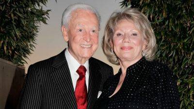 Bob Barker Dead at 99: His Longtime Girlfriend Nancy Burnet Reacts - www.etonline.com - USA