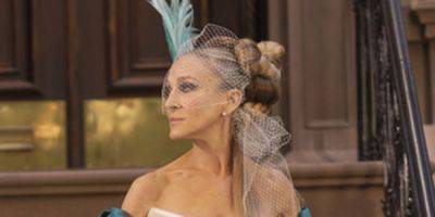 Carrie Bradshaw's Iconic Bird of Paradise Wedding Headpiece to Be Sold at Sotheby's Auction - www.justjared.com - county Prince Edward
