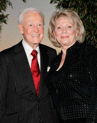 Bob Barker Dead At 99: His Longtime Girlfriend Nancy Burnet Reacts - etcanada.com - USA