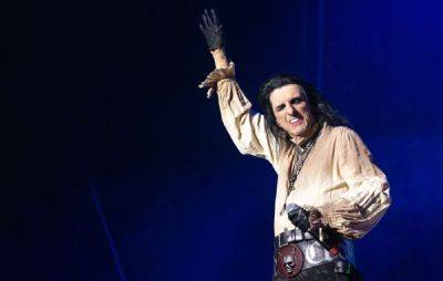 Alice Cooper dropped by cosmetics company after calling being transgender “a fad” - www.nme.com