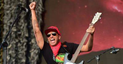 Rage Against The Machine’s Tom Morello performs at strip club in solidarity with unionized dancers - www.thefader.com - USA