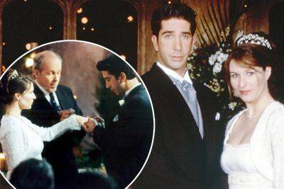 Remember David Schwimmer’s British wife on ‘Friends’? Show director sure does, calls actress Helen Baxendale ‘not funny’ - nypost.com - Britain