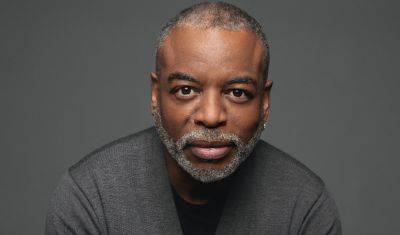 LeVar Burton-Hosted Trivial Pursuit Series In The Works At The CW - deadline.com - USA - Jersey