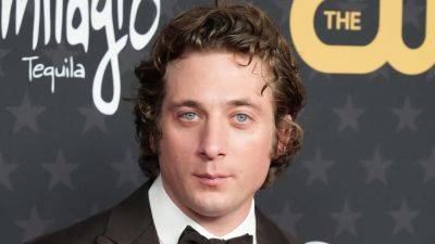 Jeremy Allen White Kisses Model Days After PDA Moment With Estranged Wife Addison Timlin - www.etonline.com - Los Angeles - Los Angeles - county Ashley - county Riley - city Moore, county Ashley