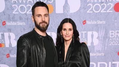 Courteney Cox Holds Hands With Longtime Love Johnny McDaid in Hilarious UFO Skit - www.etonline.com