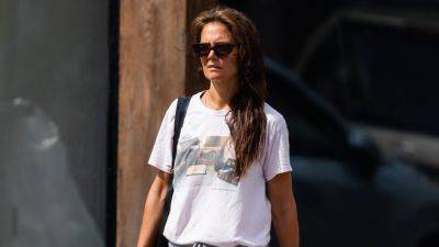 Katie Holmes Gave the the Classic Sweatpants and T-Shirt Combo a Boost With This Simple Styling Hack - www.glamour.com - Adidas