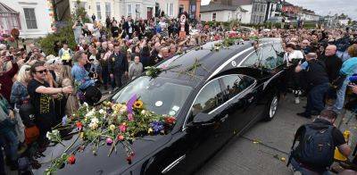 Sinead O'Connor's Funeral Photos Show Hundreds of Mourners Crowding Streets of Ireland - www.justjared.com - Ireland