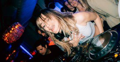 Suki Waterhouse Joins Louis the Child for DJ Set During Lollapalooza Weekend! - www.justjared.com - Illinois