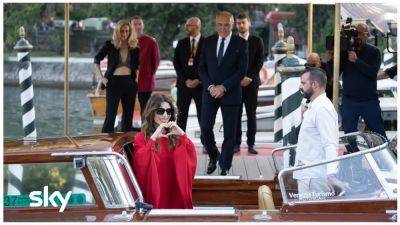 ‘White Lotus’ Star Sabrina Impacciatore to Play Venice Film Festival Master of Ceremonies in Italian ‘Call My Agent’ - variety.com - Italy - Germany - city Santamaria