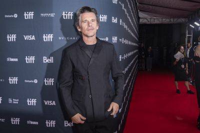 Ethan Hawke Jumped On A Greyhound Bus To Make It To TIFF Premiere On Time After His Flight Was Cancelled - etcanada.com