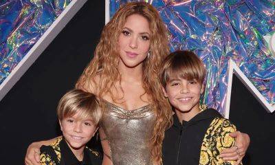Shakira and her sons Sasha and Milan stun at the VMAs in matching Versace - us.hola.com - USA