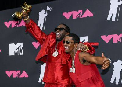 Diddy’s Kids Join Him Onstage For 2023 MTV VMAs Performance As He Receives Global Icon Award - etcanada.com