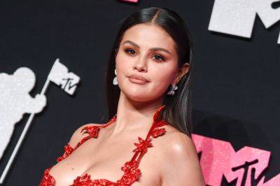 Selena Gomez Had the Best Lipstick at the VMAs — And Yes, It’s Rare Beauty - variety.com