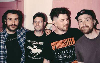 Twin Atlantic share ‘Stuck In A Car With You’ and tell us about their “unhinged guitar record” - www.nme.com - Britain