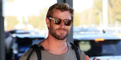 Chris Hemsworth & His Mother Are All Smiles Arriving In Sydney - www.justjared.com - Australia - Los Angeles