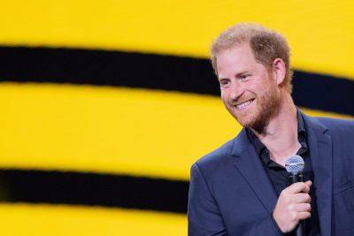 Prince Harry Takes Thinly Veiled Shot At Royals Over Uniform Controversy During Invictus Games Closing Remarks - etcanada.com - Britain - California - Germany