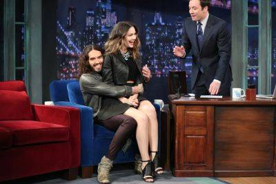 Jimmy Fallon jokingly scolded Russell Brand for bouncing Katharine McPhee on his lap - nypost.com - county Foster