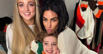 Katie Price trolled for sharing pic with lookalike daughters Princess, 16, and Bunny, 9 - www.ok.co.uk