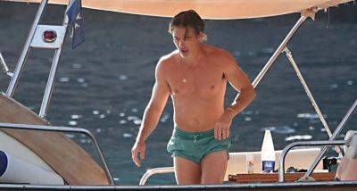 Chris Pine Goes Shirtless for Boat Day in Italy While Skipping His Toronto Film Festival Premiere - www.justjared.com - Italy