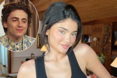 OMG Kylie Jenner Has A Photo Of Timothée Chalamet Kissing Her As Her Phone's Lock Screen! LOOK! - perezhilton.com - Britain - Mexico