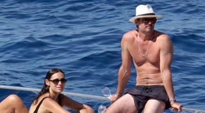 'The Boys' Actor Karl Urban Looks Fit at 51 While Going Shirtless for Boat Day in Italy! - www.justjared.com - Italy