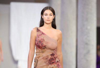 Christy Turlington’s Daughter Grace Burns, 19, Looks Pretty In Pink As She Makes Milan Fashion Week Runway Debut - etcanada.com