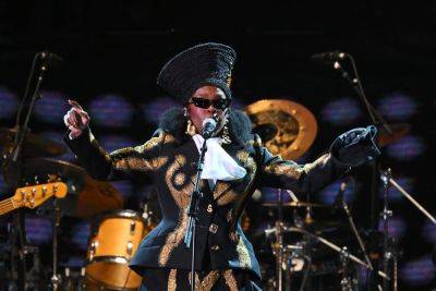 Lauryn Hill kills it at rain-soaked Global Citizen Festival - nypost.com - Brazil - New York