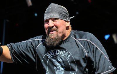 Watch Suicidal Tendencies’ Mike Muir fall off stage while singing ‘You Can’t Bring Me Down’ - www.nme.com - Australia - USA - New York - California - county Berkeley - county Ontario
