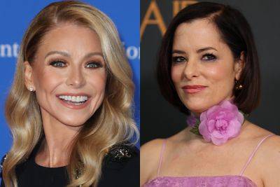 Kelly Ripa Remembers Losing Out On ‘Weird Girl’ Roles To Parker Posey: ‘She Always Got The Role’ - etcanada.com - county Anderson - county Cooper