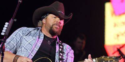 Toby Keith Provides an Update on His Battle With Stomach Cancer - www.justjared.com - county Keith