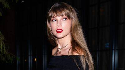Taylor Swift Gives Her Latest Preppy Miniskirt a Reputation Spin With an Unexpected Shoe - www.glamour.com - New York - New York