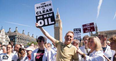 Chris Packham tells Government to 'listen before the screaming starts' at oil protest - www.manchestereveningnews.co.uk - Manchester - city Westminster