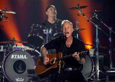Metallica Postpone Concert After James Hetfield Tests Positive For COVID-19 - etcanada.com - Arizona - city Glendale