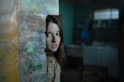 ‘No One Will Save You’ Trailer: Kaitlyn Dever Fights An Alien Invasion In Upcoming Sci-Fi Thriller - theplaylist.net