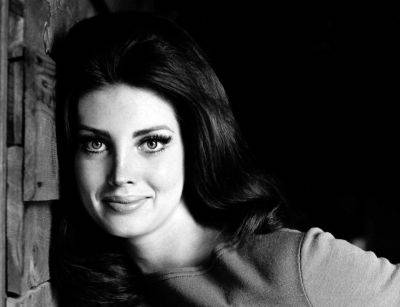 Gayle Hunnicutt Dies: ‘Dallas’ Actress Who Made A Name For Herself In British Film And TV Was 80 - deadline.com - Britain - London - county Holmes - county Jenkins - city Fort Worth - county Mcdowell