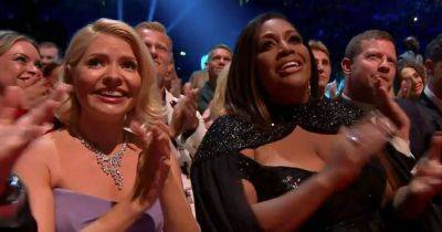 Holly Willoughby showed NTA ‘disappointment’ through masked smiles and eye contact - www.ok.co.uk