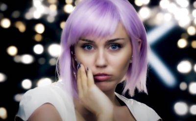 Miley Cyrus Filmed Traumatic ‘Black Mirror’ Scene as Her Malibu Home Burned Down, Which Led to Anxiety Attacks ‘Two or Three Years Later’ - variety.com - county Ashley - Malibu - South Africa