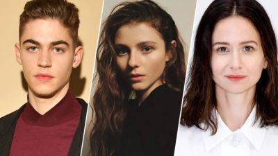 Hero Fiennes Tiffin, Thomasin McKenzie & Katherine Waterston To Lead Jimmy Carr-Penned Spoof ‘Fackham Hall’; Veterans Launches Sales With Bleecker Street Aboard For U.S. – Toronto - deadline.com - Britain - county Kent - city Venice - county Mckenzie - city Sanderson, county Kent